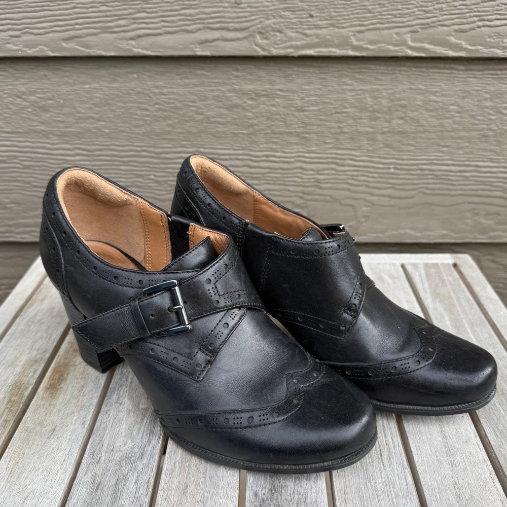 Clarks Black Leather Buckle Loafers Size 8